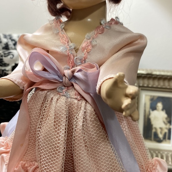 Gorgeous Vintage Southern Belle Doll On Stand! - Picture 3 of 14